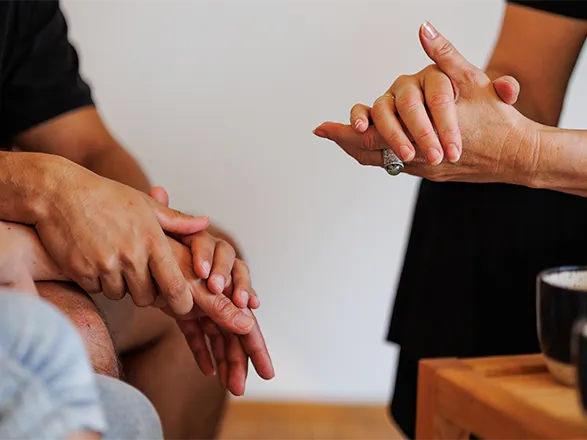 cooperando-lich-therapie-beratung-gespreach-haende